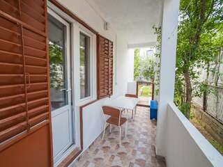 Гостевой дом Guest House Radojicic Биела Трехместный номер с общей ванной комнатой-6