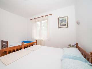 Гостевой дом Guest House Radojicic Биела Трехместный номер с общей ванной комнатой-7