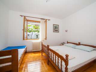 Гостевой дом Guest House Radojicic Биела Трехместный номер с общей ванной комнатой-8