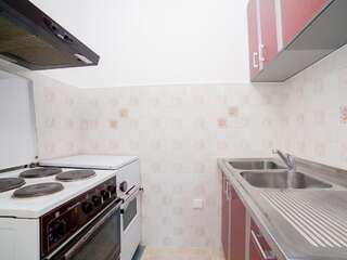 Гостевой дом Guest House Radojicic Биела Трехместный номер с ванной комнатой и общей террасой-6