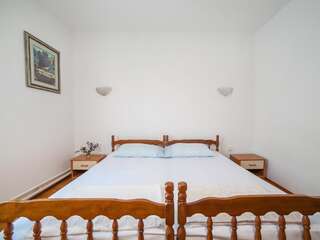 Гостевой дом Guest House Radojicic Биела Трехместный номер с общей ванной комнатой-11