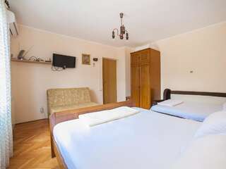 Гостевой дом Guest House Radojicic Биела Апартаменты с 1 спальней и балконом-8